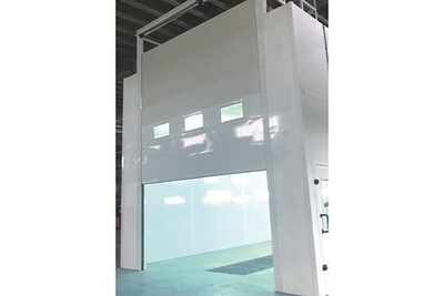 Hydraulic vertical lift door